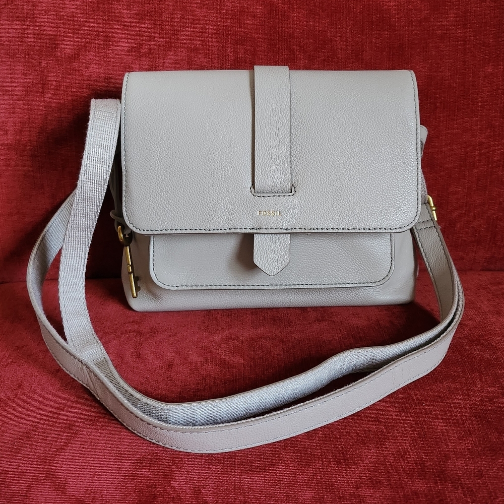 Fossil Kinley Small Crossbody in the color Graystone - EUC